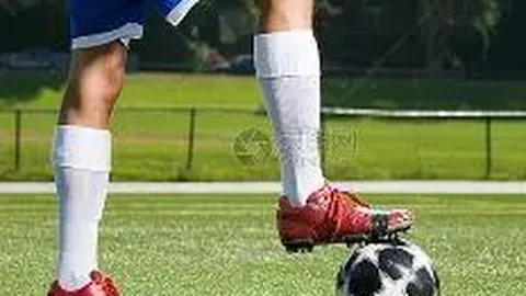 曼联球迷黑衣集结，抗议格雷泽家族，球队前景令人担忧